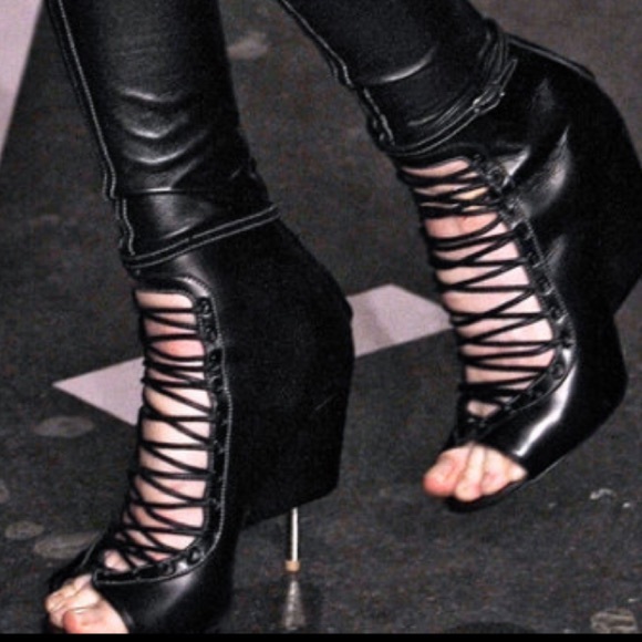 GIVENCHY THIGH BOOT - Picture 2 of 12